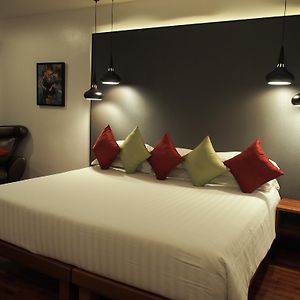 Bungalow Pool View King Bed